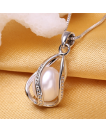Women's Fashionable Natural Pearl Pendant Necklace